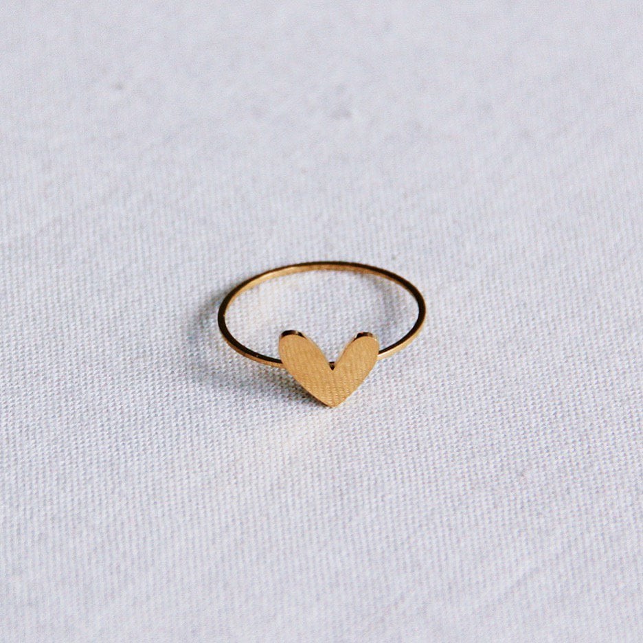 Minimalistischer Ring mit Herz