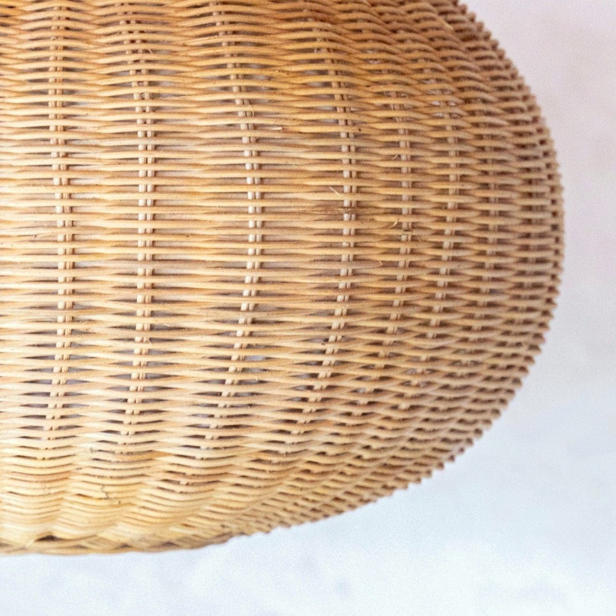 Großer Rattan - Lampenschirm - Runde Boho -Anhänger Licht - handgefertigte Rattan -Hängelampe - Naturfaser gewebter Lampenschirm (Ø 56 cm) Anjani
