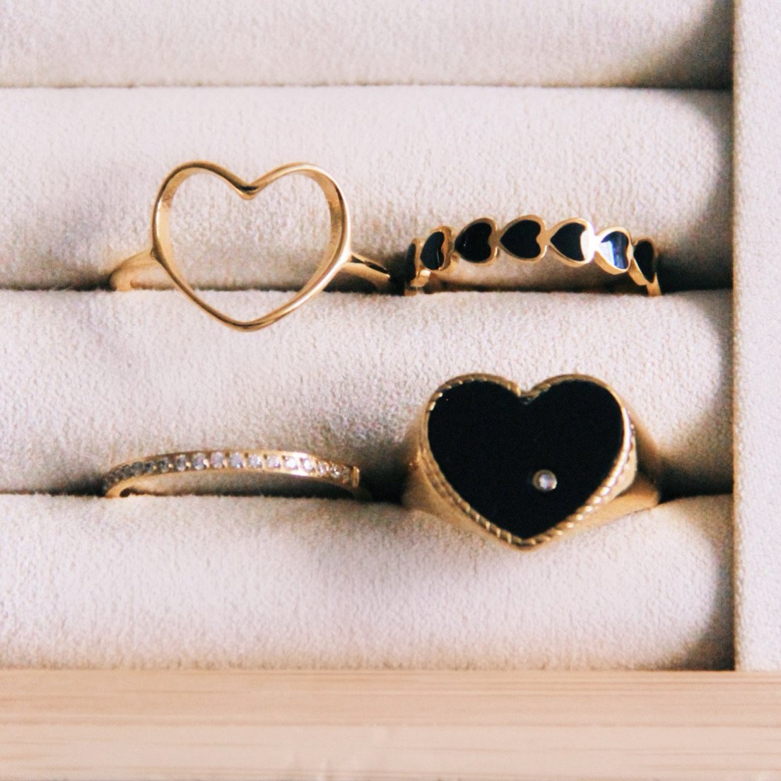 Herzring mit weißem Inlay & Zirkonia