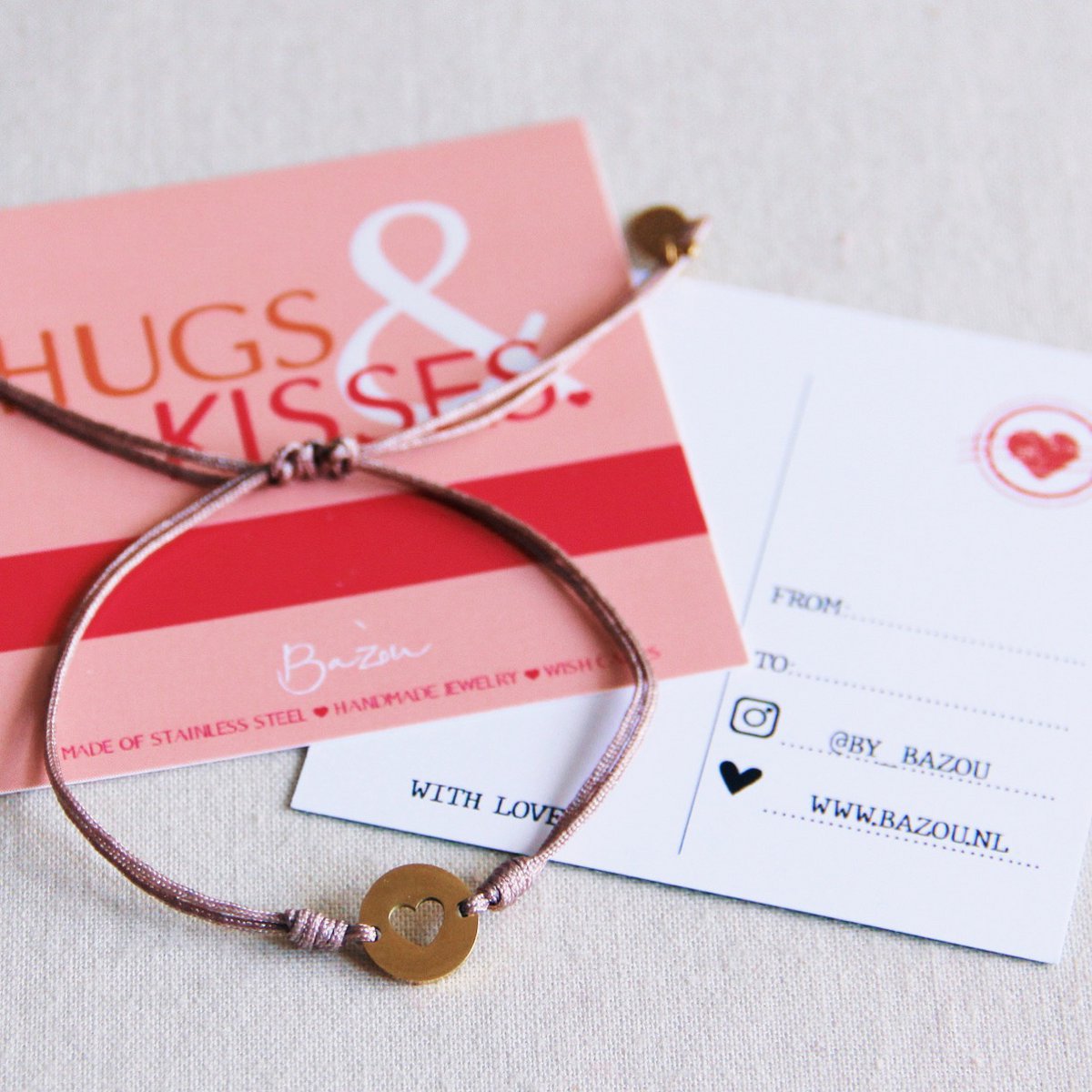 Wishcard mit Satinarmband - HUGS & KISSES