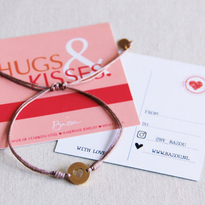 Wishcard mit Satinarmband - HUGS & KISSES