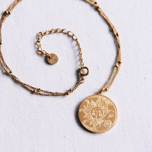 Halskette mit Kugeln und Mond-/Sonnenanhänger – Gold