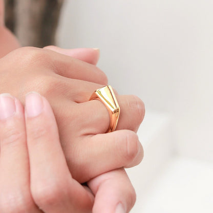 Minimalistischer Dreiecks-Statement-Ring - 18k vergoldet