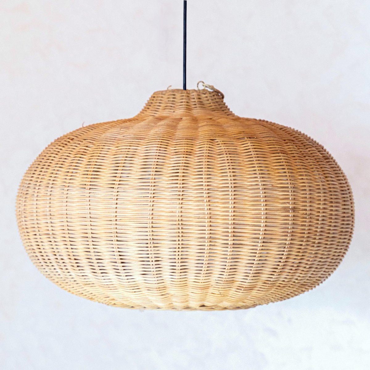 Großer Rattan - Lampenschirm - Runde Boho -Anhänger Licht - handgefertigte Rattan -Hängelampe - Naturfaser gewebter Lampenschirm (Ø 56 cm) Anjani