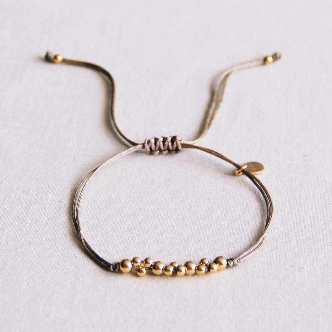 Satinarmband mit Perlen - Taupe/Gold