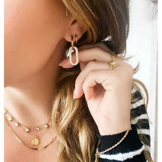 Ohrringe mit ovalem Kristallanhänger – Gold