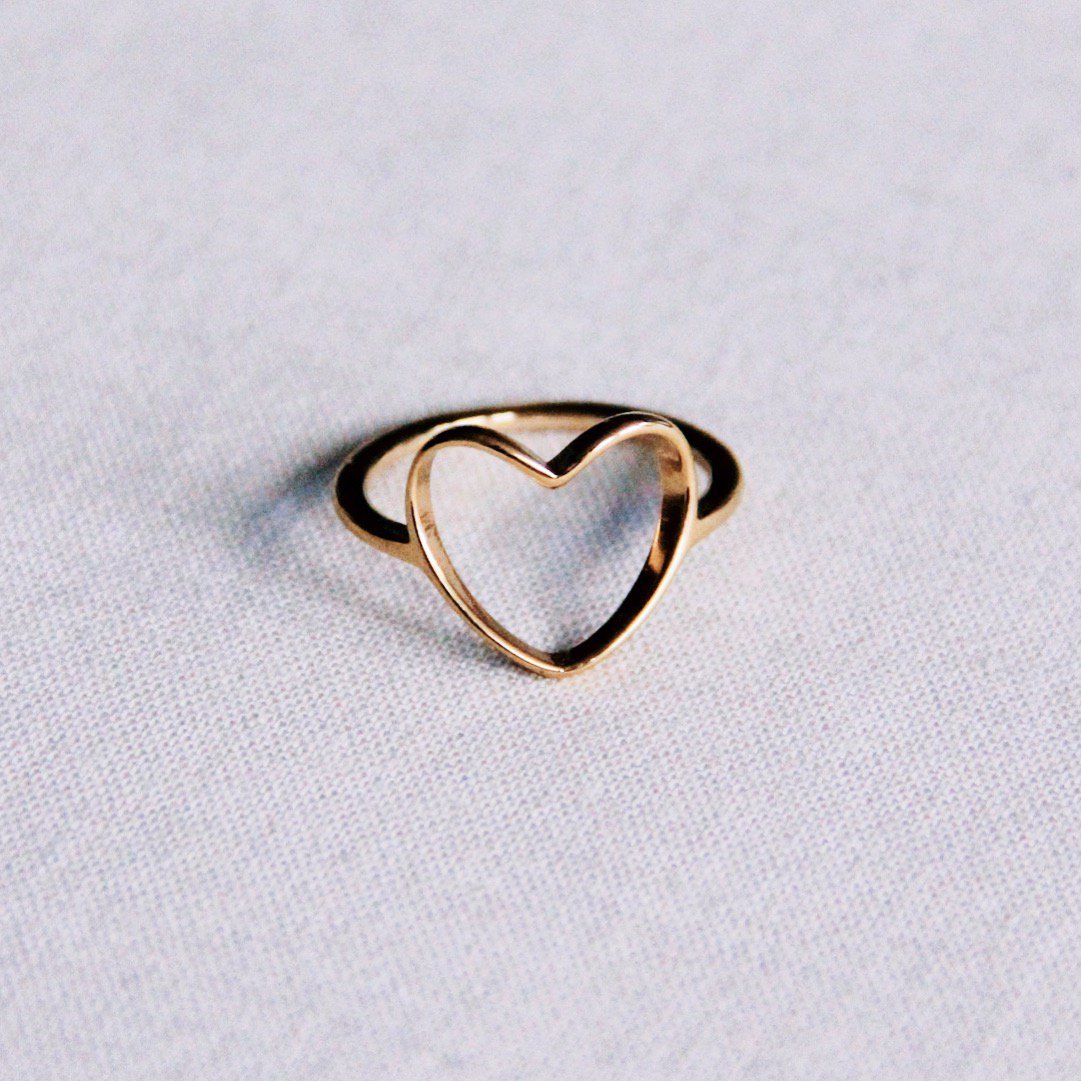 Ring mit offenem Herzen