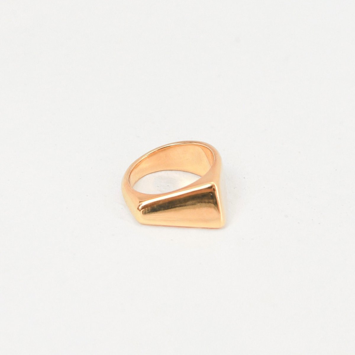 Minimalistischer Dreiecks-Statement-Ring - 18k vergoldet