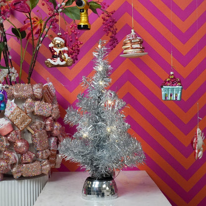 Künstlicher Weihnachtsbaum mit LED-Lichtern