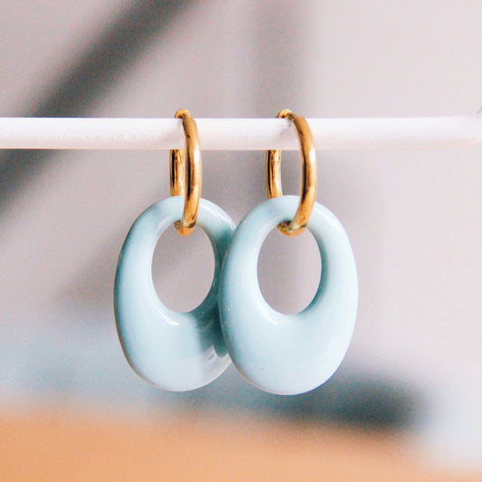 Ohrring mit Harztropfen – Jeansblau/Gold