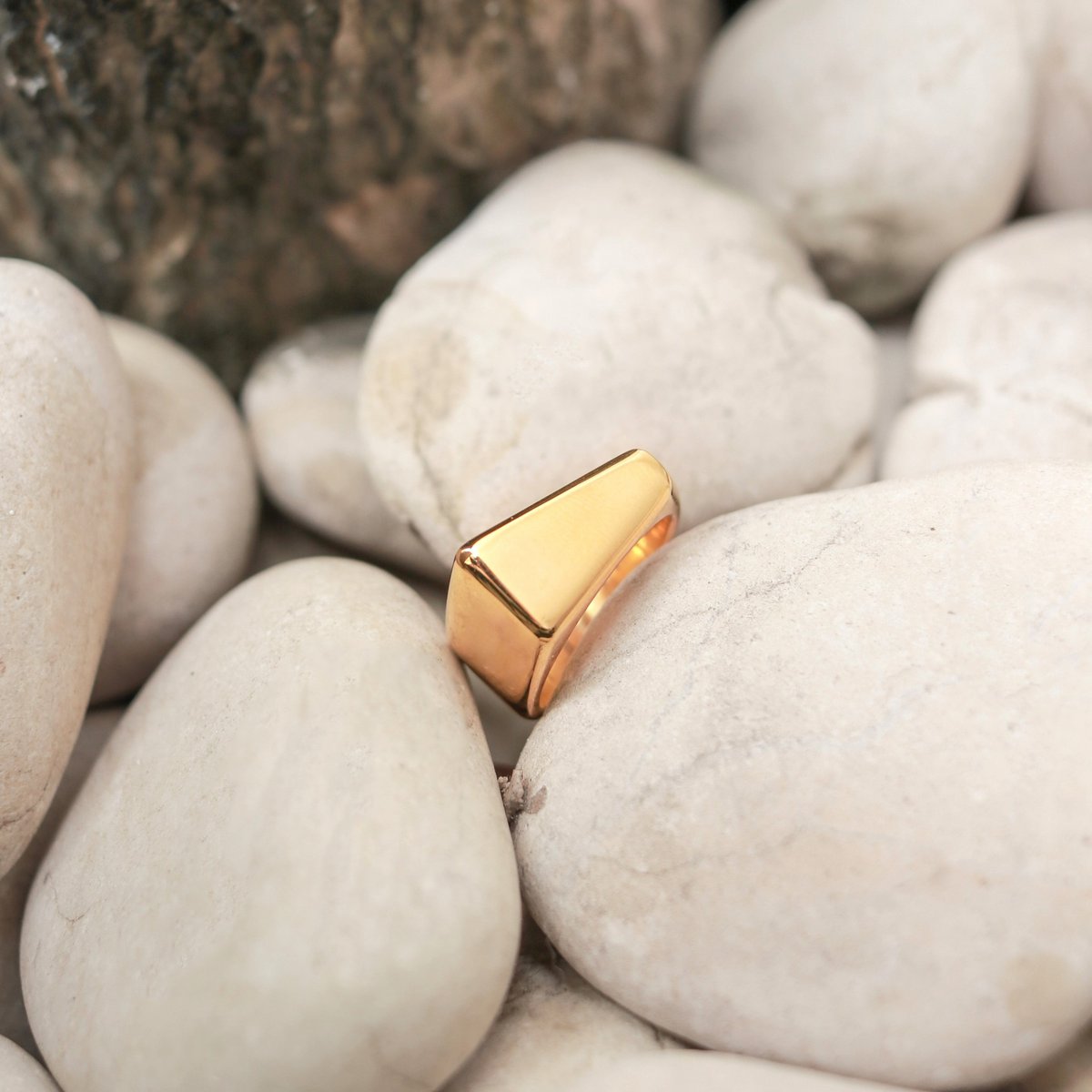 Minimalistischer Dreiecks-Statement-Ring - 18k vergoldet