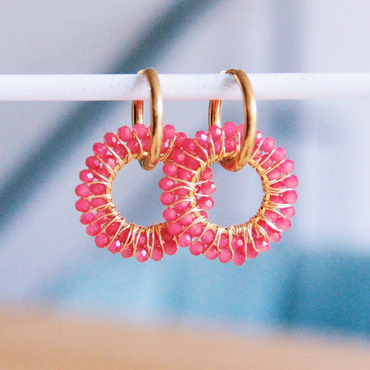 Creolen mit rundem Anhänger - Fuchsia