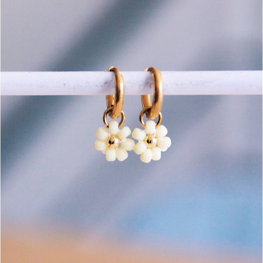 Creolen mit Gänseblümchen - Beige