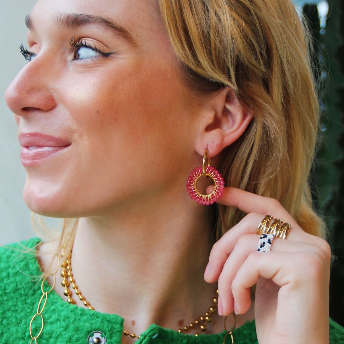 Creolen mit rundem Anhänger - Fuchsia