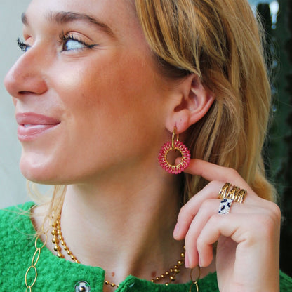 Creolen mit rundem Anhänger - Fuchsia