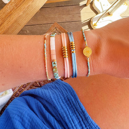 Satinarmband mit Ringen – Lachs/Gold