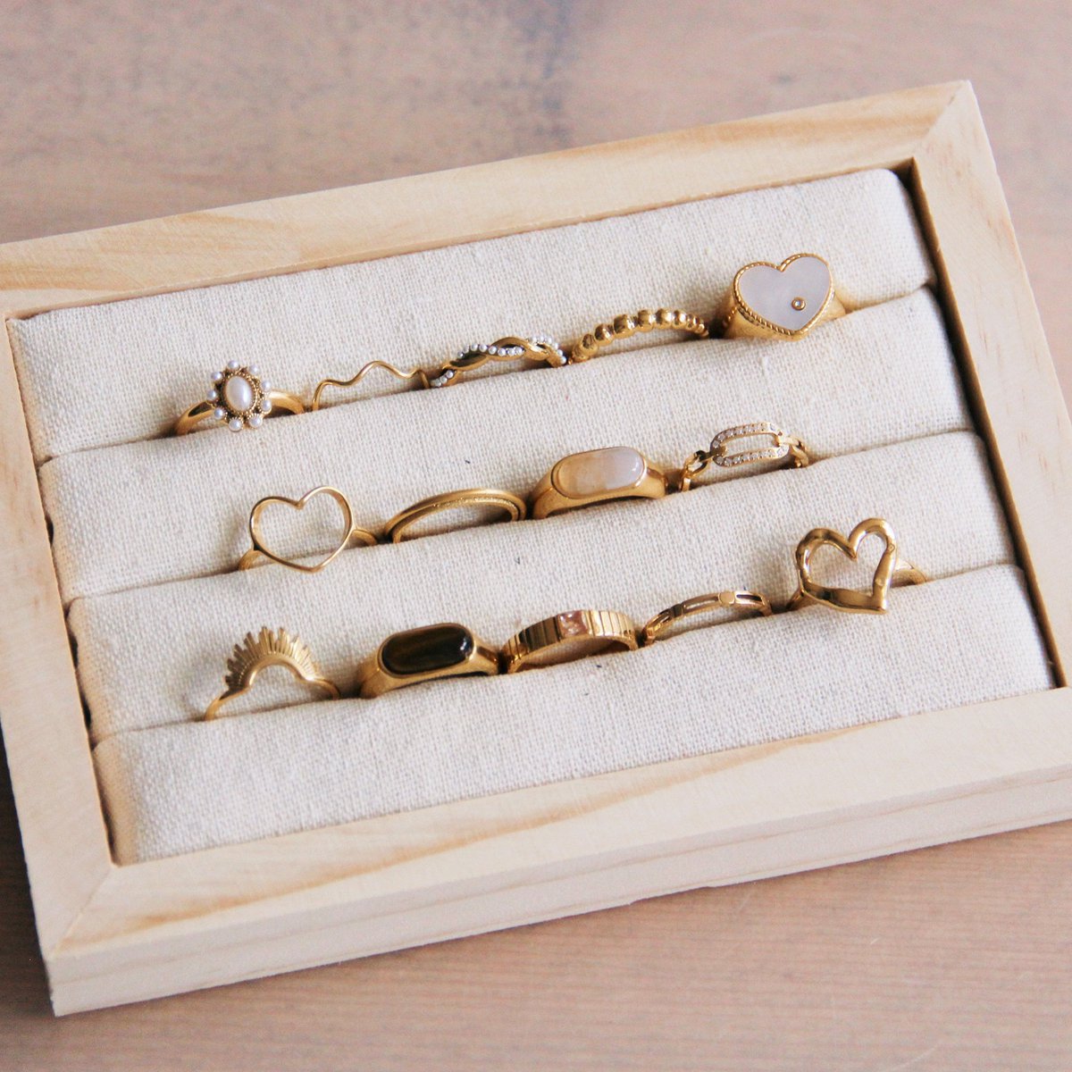 Vintage-Ring mit Perlensteinen